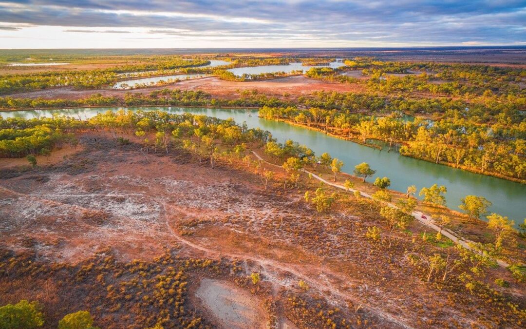 murray-river-flowing-through-south-australia-sunset
